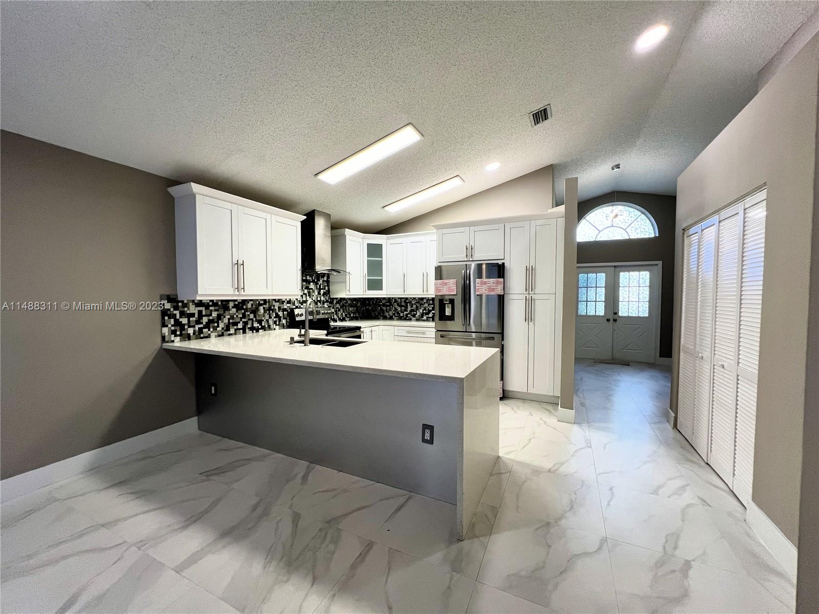 HAMPTON LAKES - Residential
