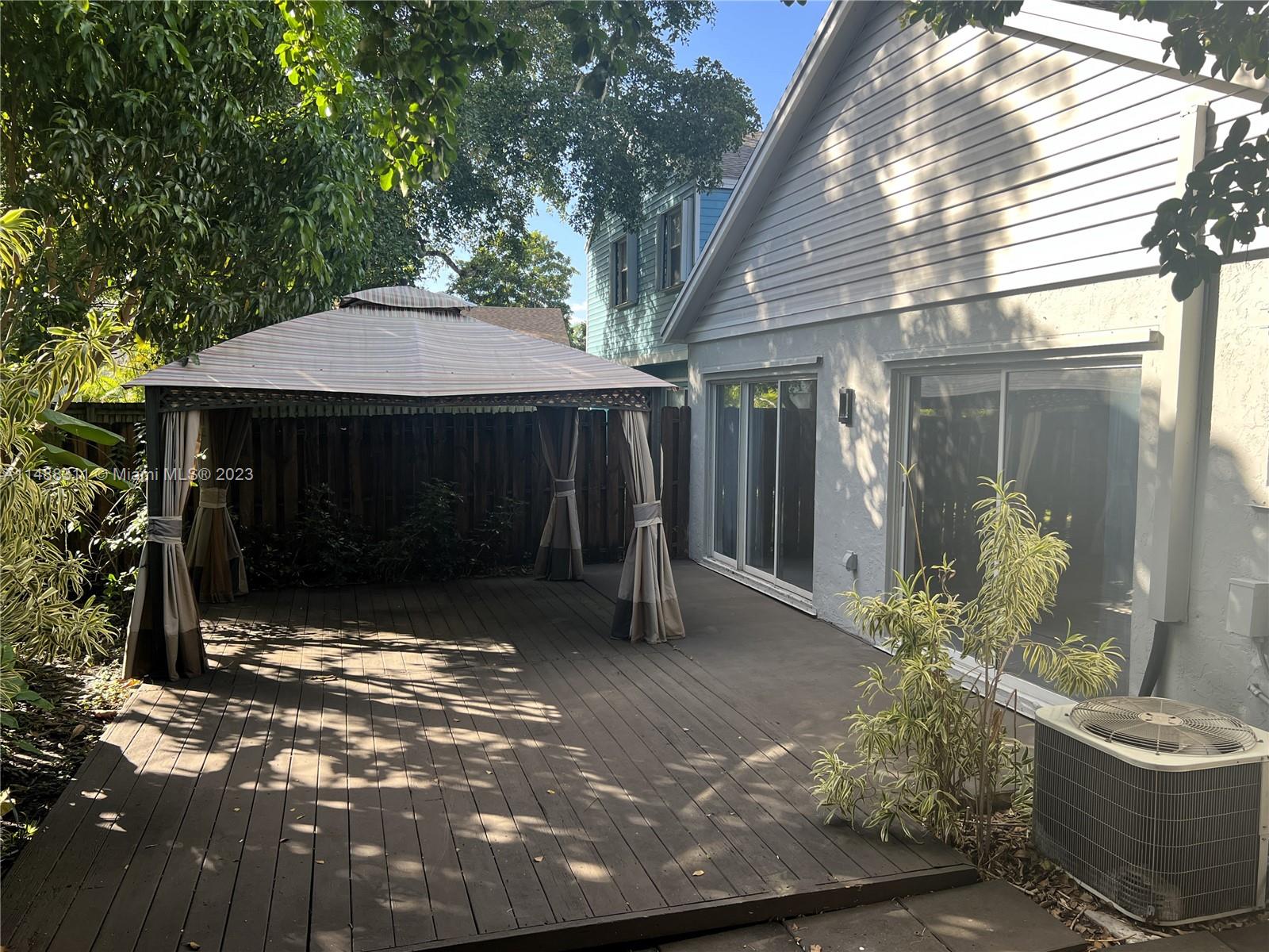 HAMPTON LAKES - Residential