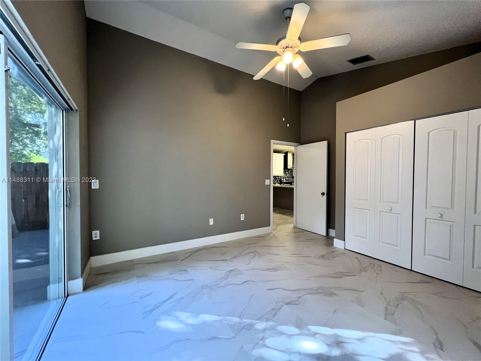 HAMPTON LAKES - Residential
