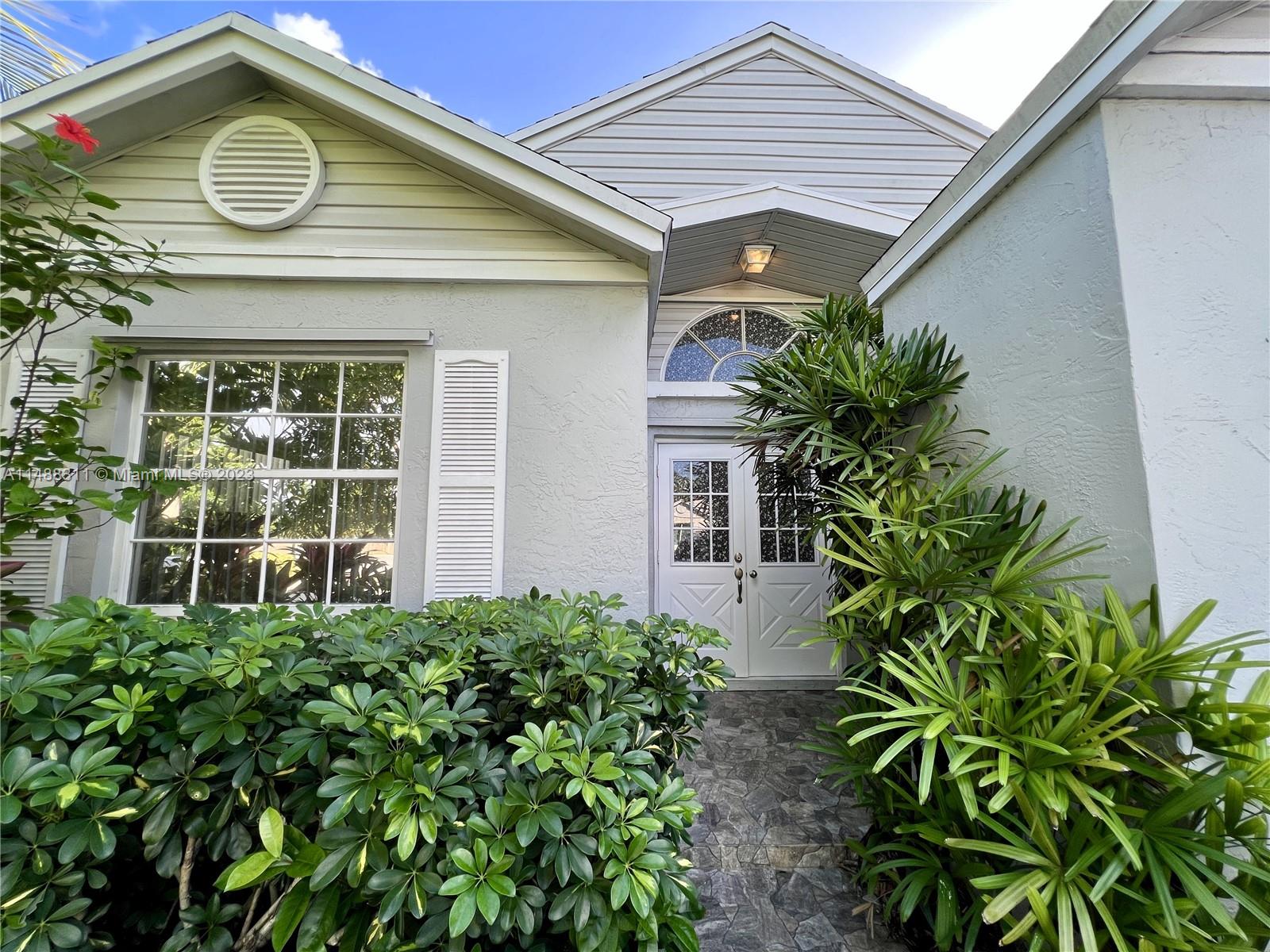 HAMPTON LAKES - Residential
