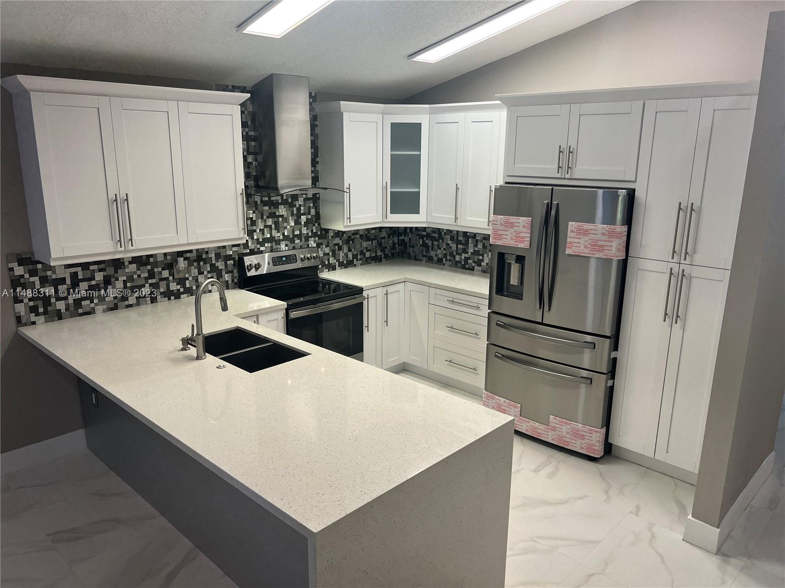 HAMPTON LAKES - Residential