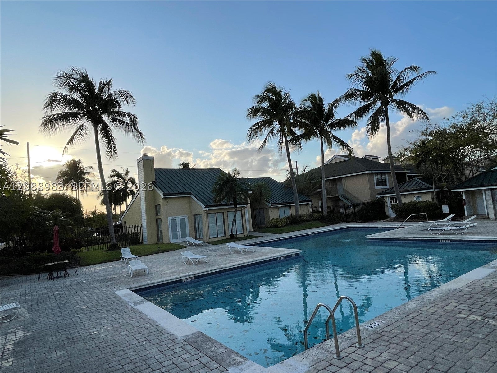 8739 NW 39th St
