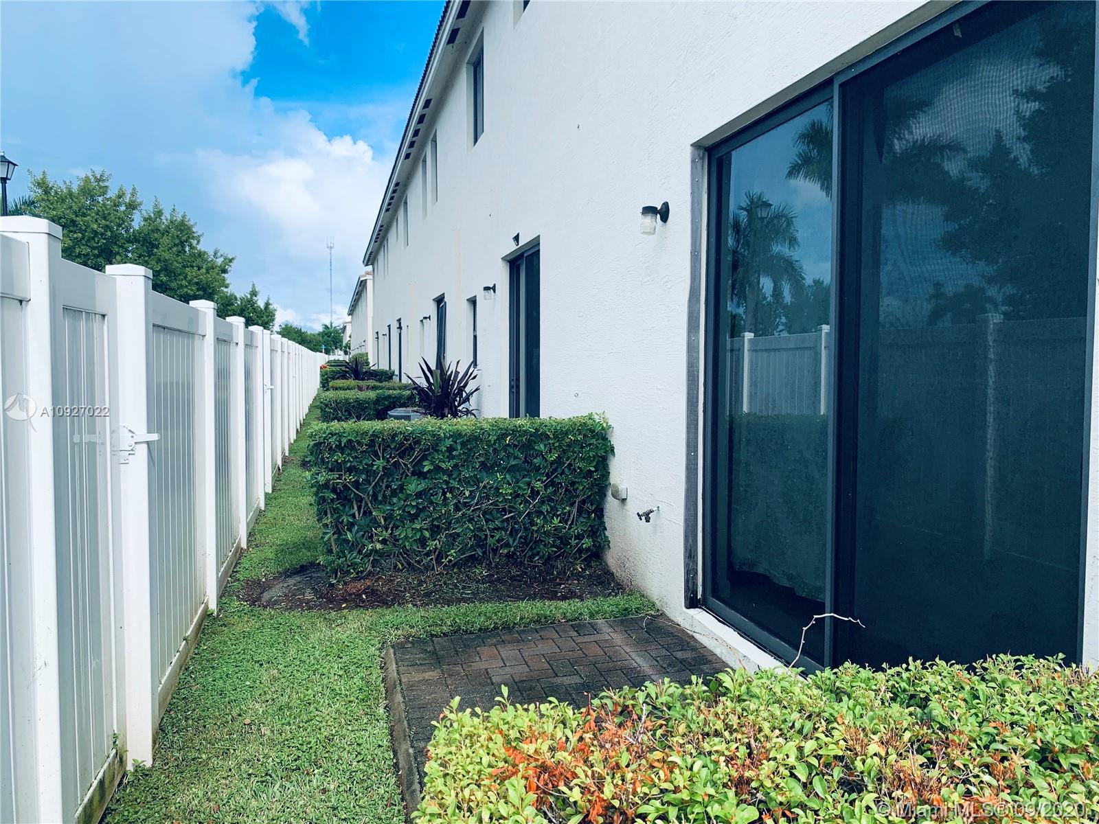 CHAMPION LAKES - Residential Lease