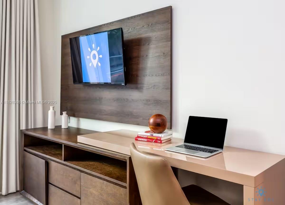 COSTA HOLLYWOOD CONDO - Residential