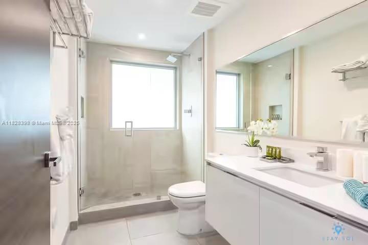 COSTA HOLLYWOOD CONDO - Residential