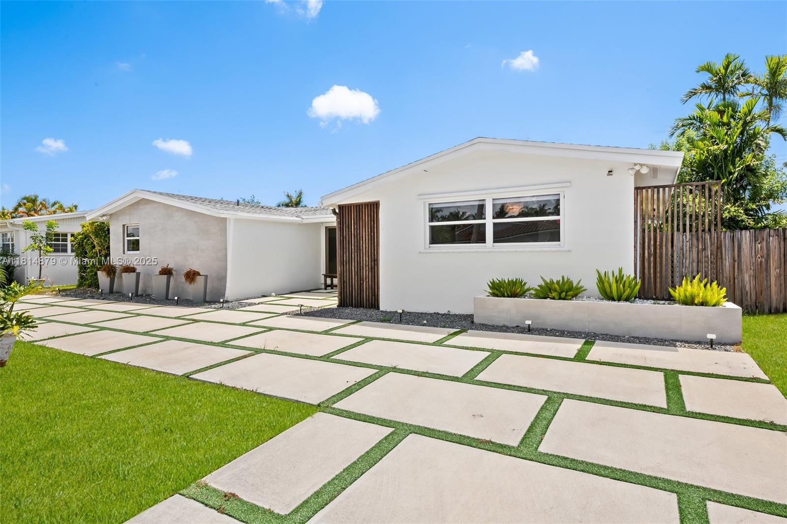Rental Property at 20515 Ne 19th Ct, Miami, Broward County, Florida - Bedrooms: 3 
Bathrooms: 4  - $6,750 MO.