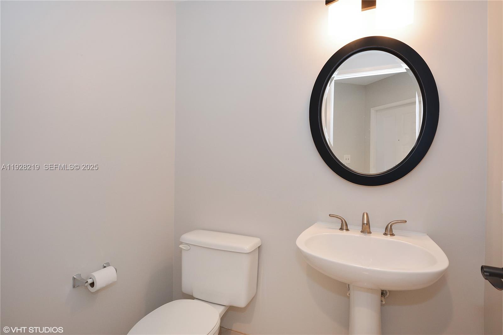 LAKES OF WOODHAVEN I AND - Residential Lease