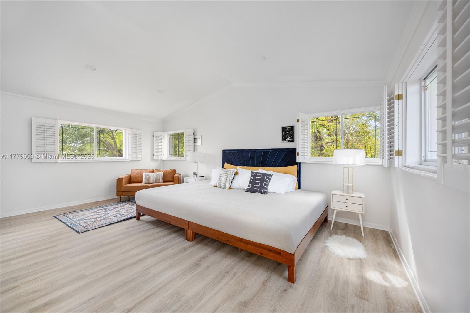 COCONUT GROVE MANOR - Residential