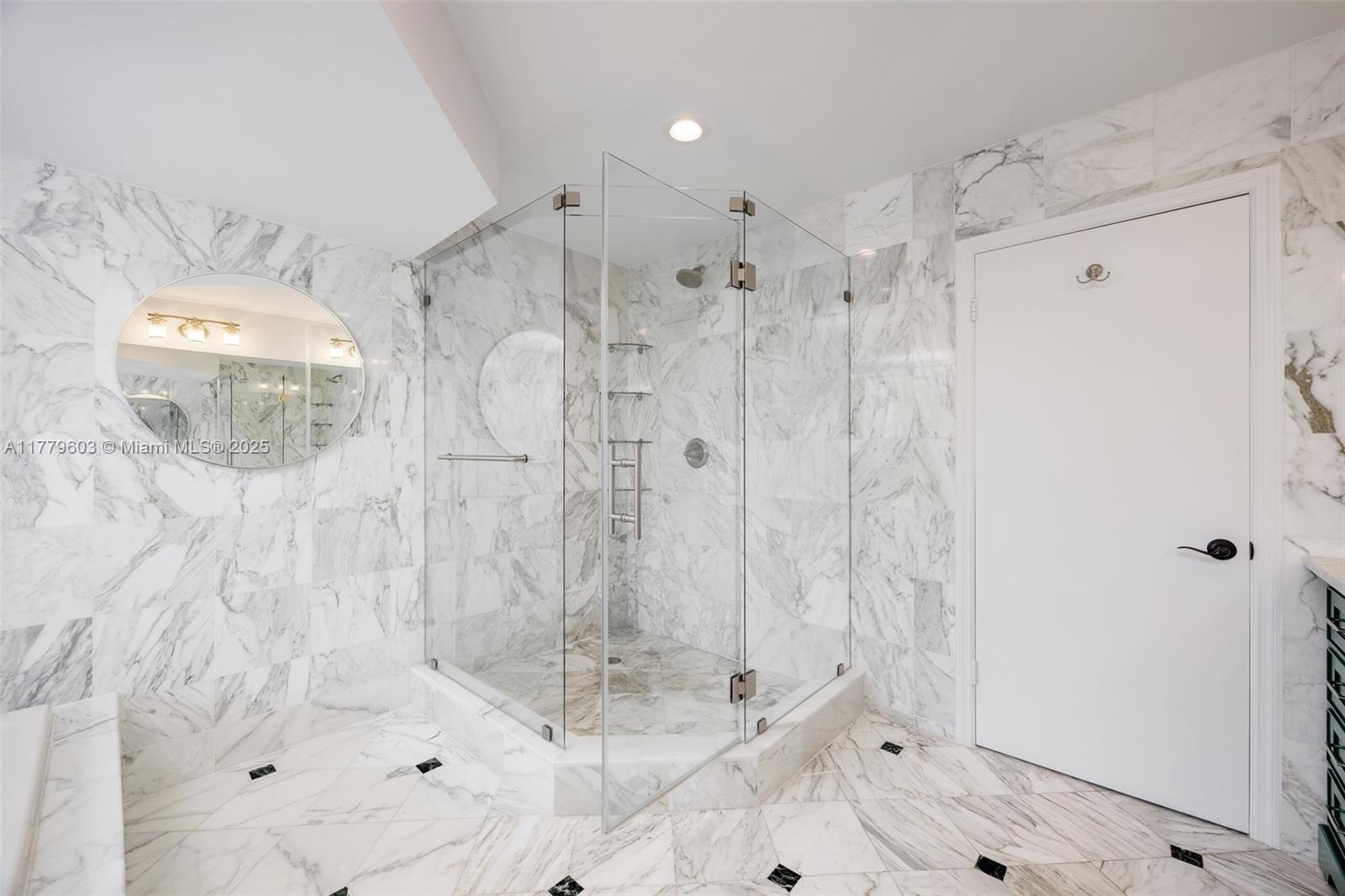 COCONUT GROVE MANOR - Residential