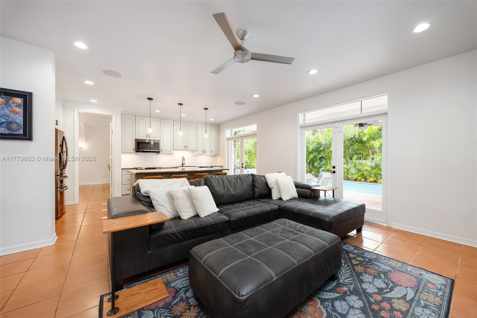 COCONUT GROVE MANOR - Residential