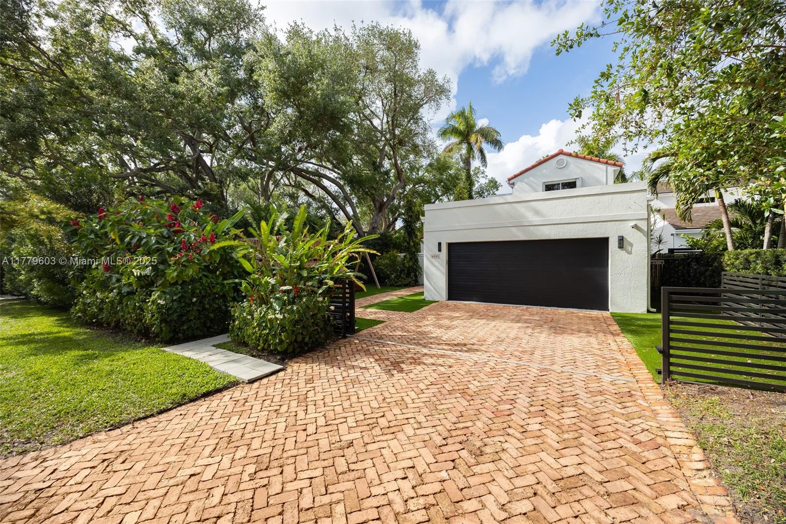 COCONUT GROVE MANOR - Residential