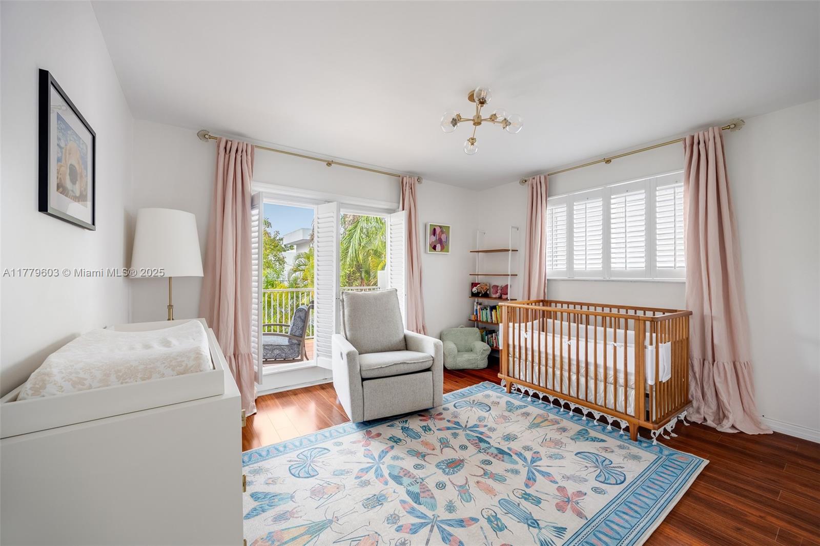 COCONUT GROVE MANOR - Residential