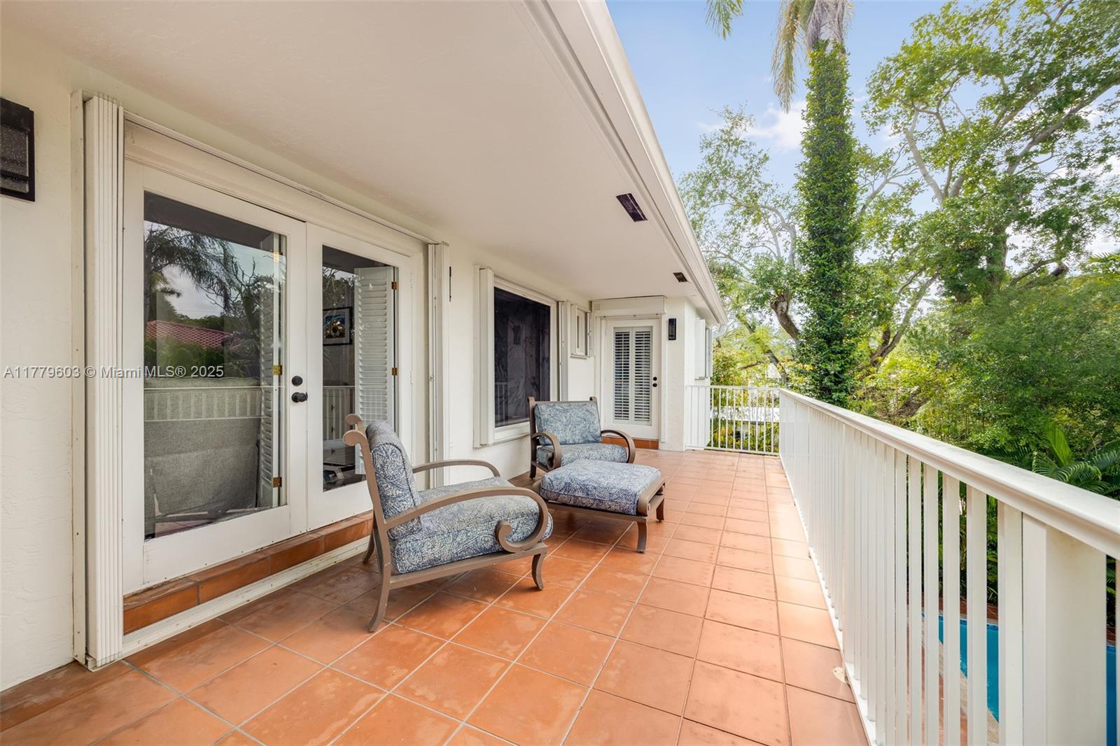 COCONUT GROVE MANOR - Residential