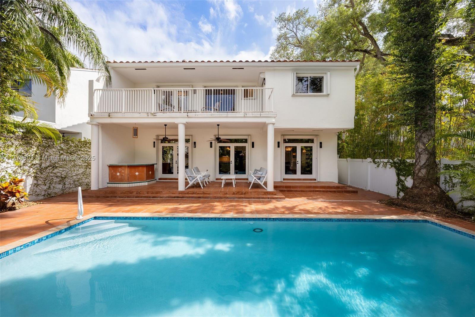 COCONUT GROVE MANOR - Residential