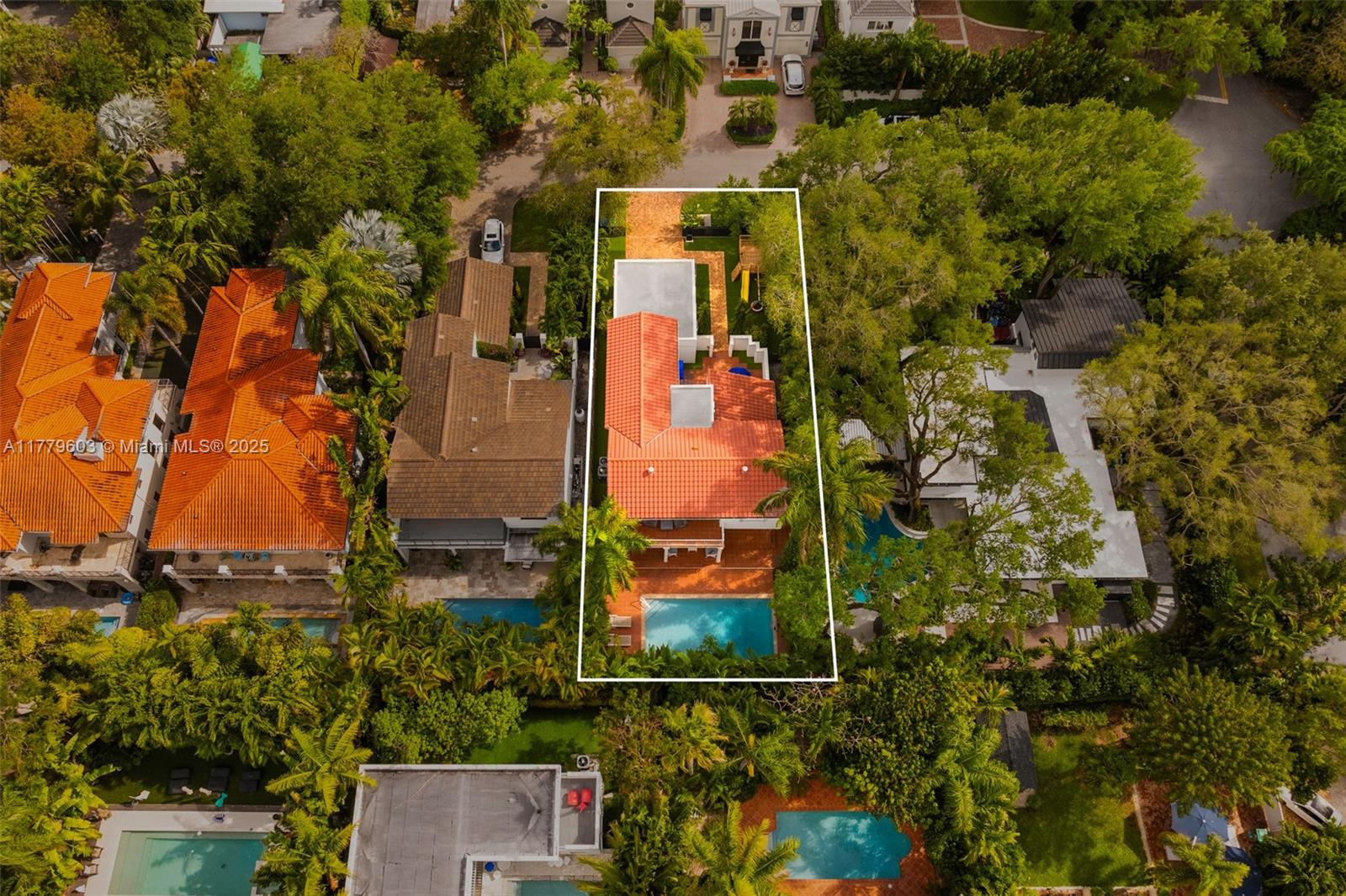 COCONUT GROVE MANOR - Residential