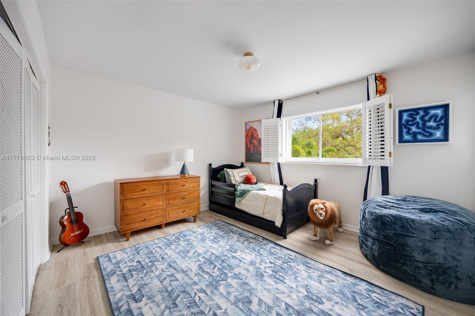 COCONUT GROVE MANOR - Residential