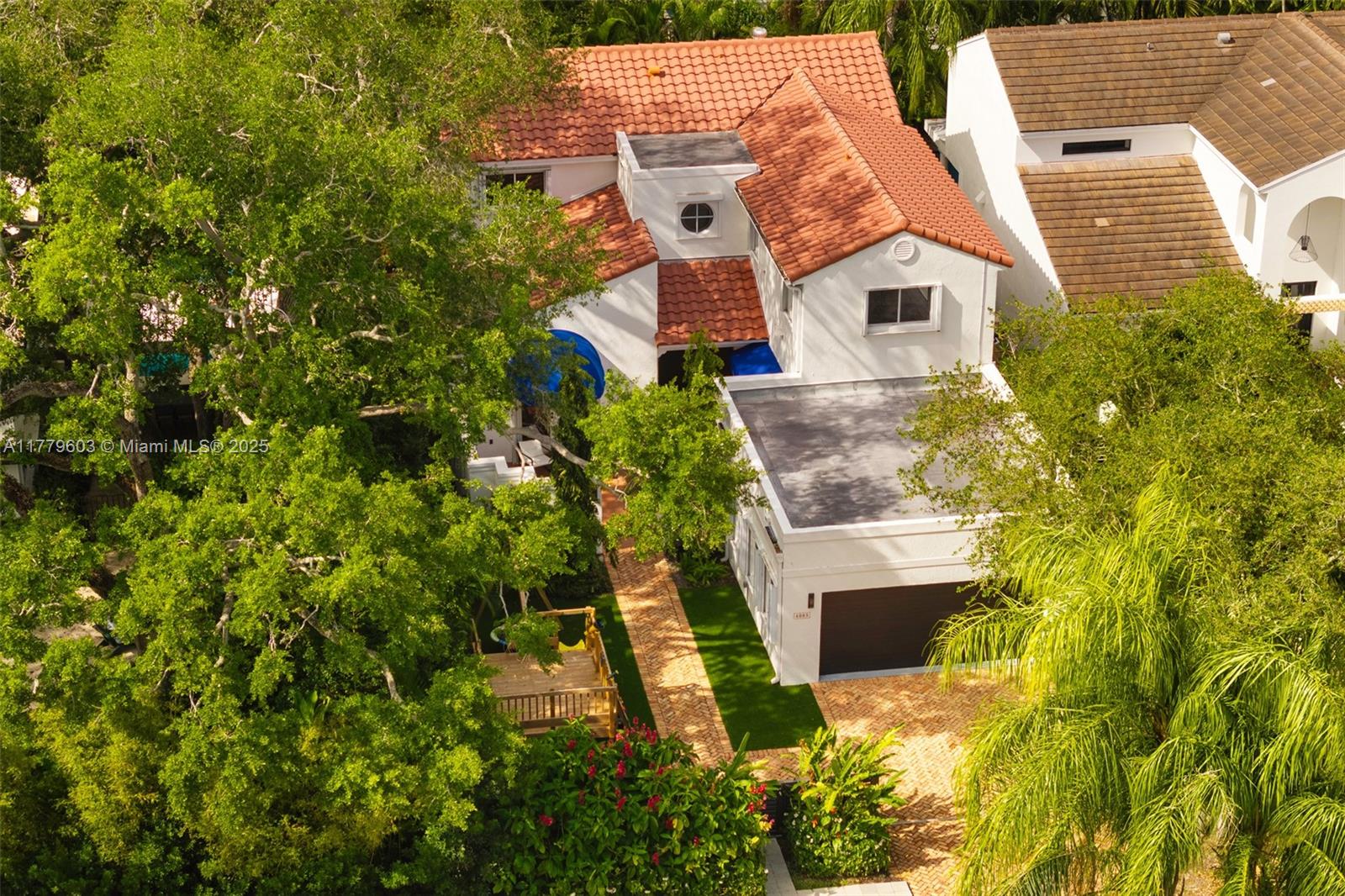 COCONUT GROVE MANOR - Residential