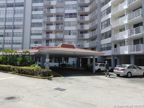 Experience living with this spacious 1 bed + den apartment, boasting 1.5 baths, natural light, and lake views. Enjoy stunning sunsets on the private balcony and easy access to I-95 and Palmetto, as well as restaurants, grocery stores, and fitness centers. Assigned parking included. Don't miss out on the perfect work-from-home space that offers modern convenience and natural beauty. Live in comfort and style, schedule a visit today!