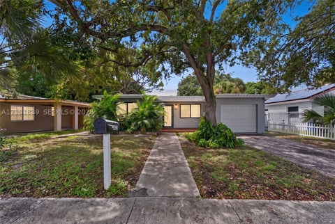 Photo of 433 NW 15th Way, Fort Lauderdale, FL 33311 (MLS # A12101839)