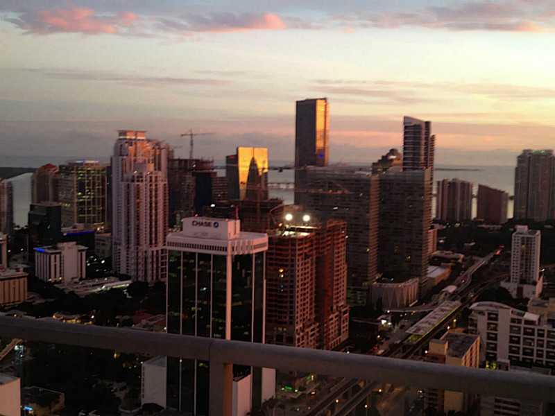 BEAUTIFUL CORNER UNIT WITH ULTRA HIGH CEILINGS- AMAZING VIEWS