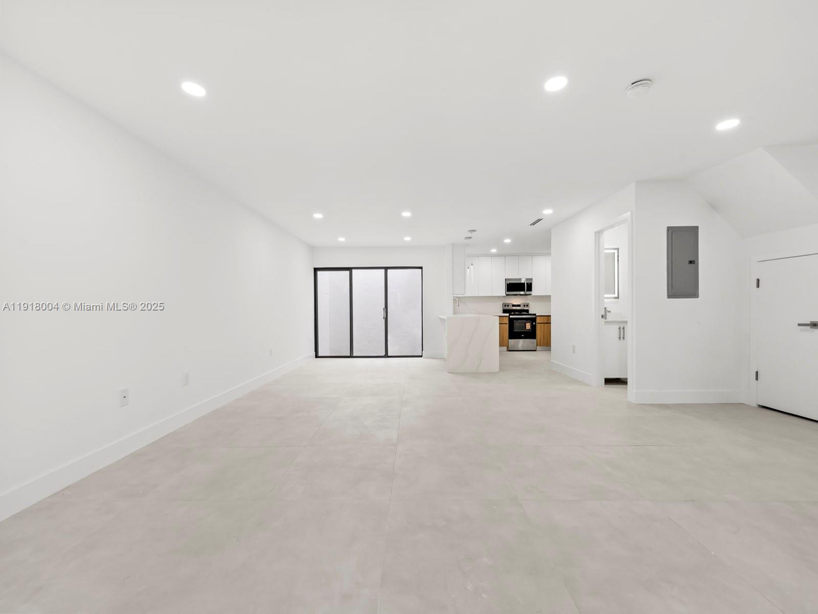 WOODS LANDING CONDO PH I - Residential