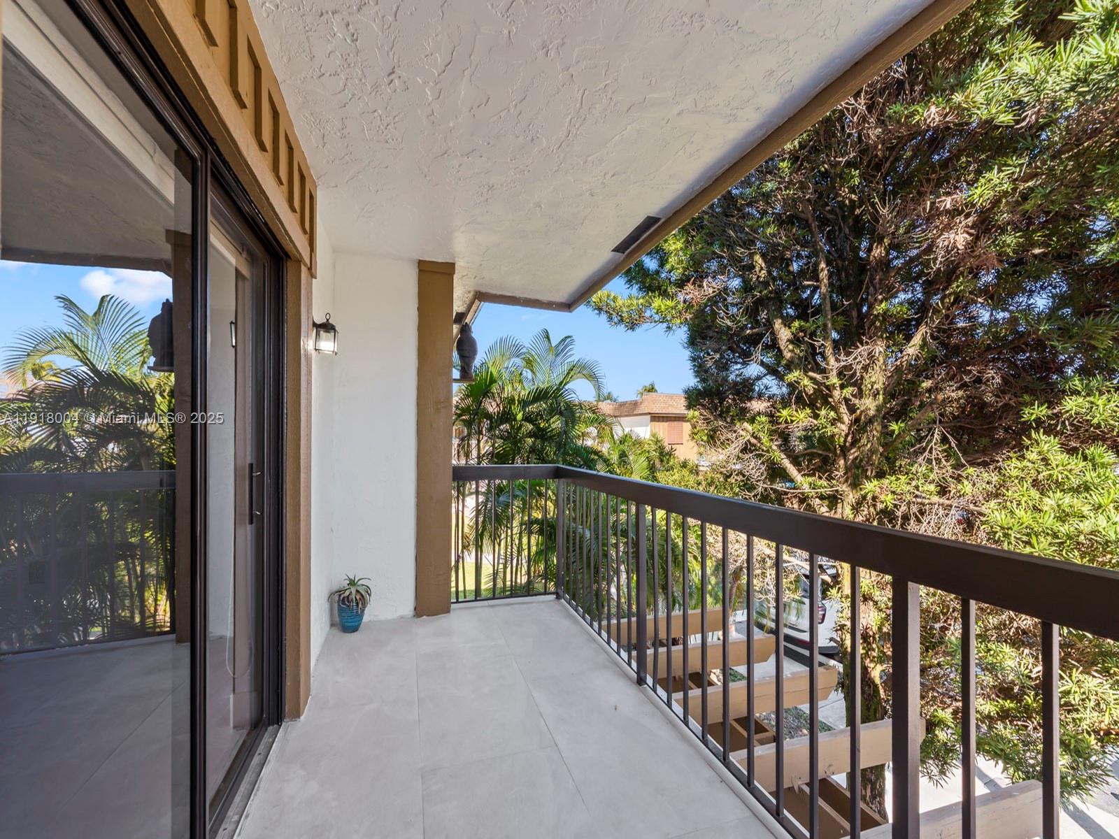 WOODS LANDING CONDO PH I - Residential