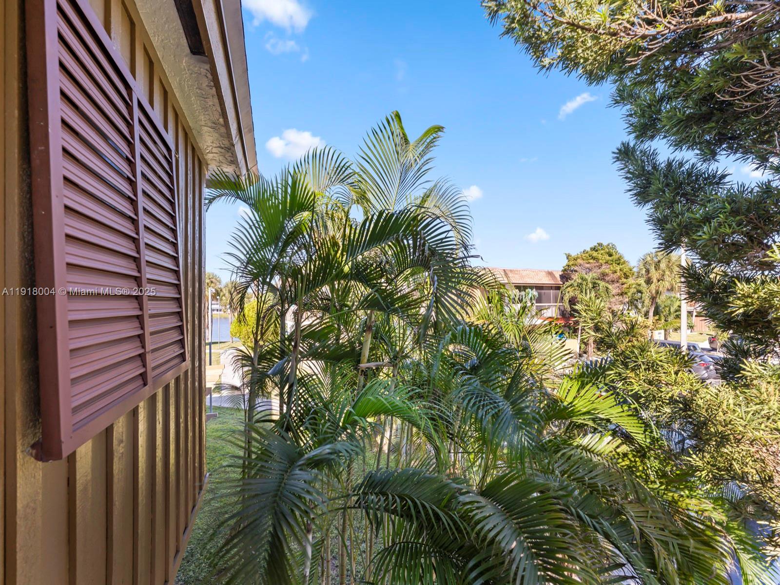 WOODS LANDING CONDO PH I - Residential