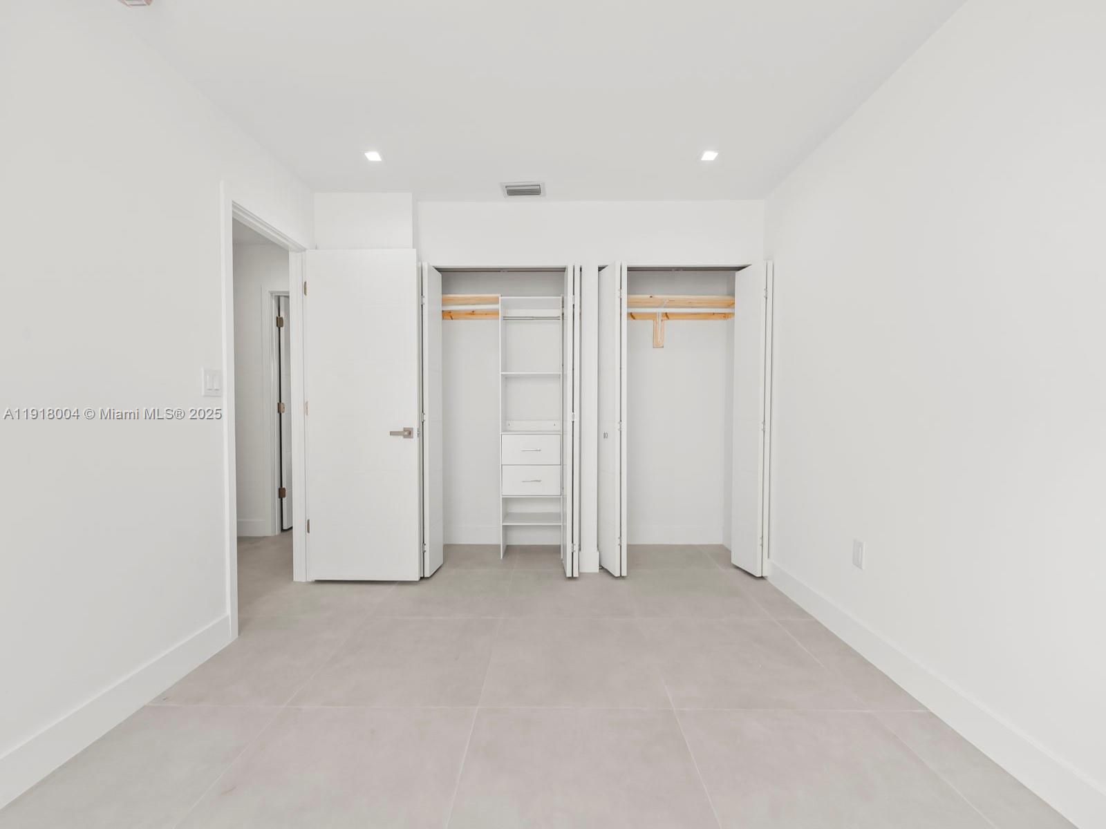 WOODS LANDING CONDO PH I - Residential