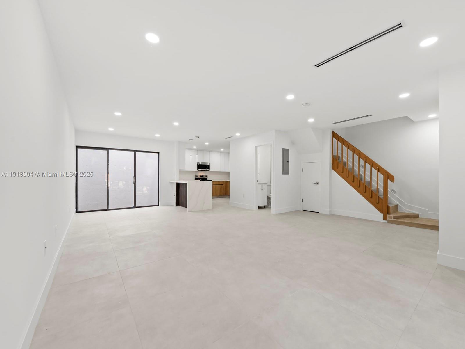 WOODS LANDING CONDO PH I - Residential