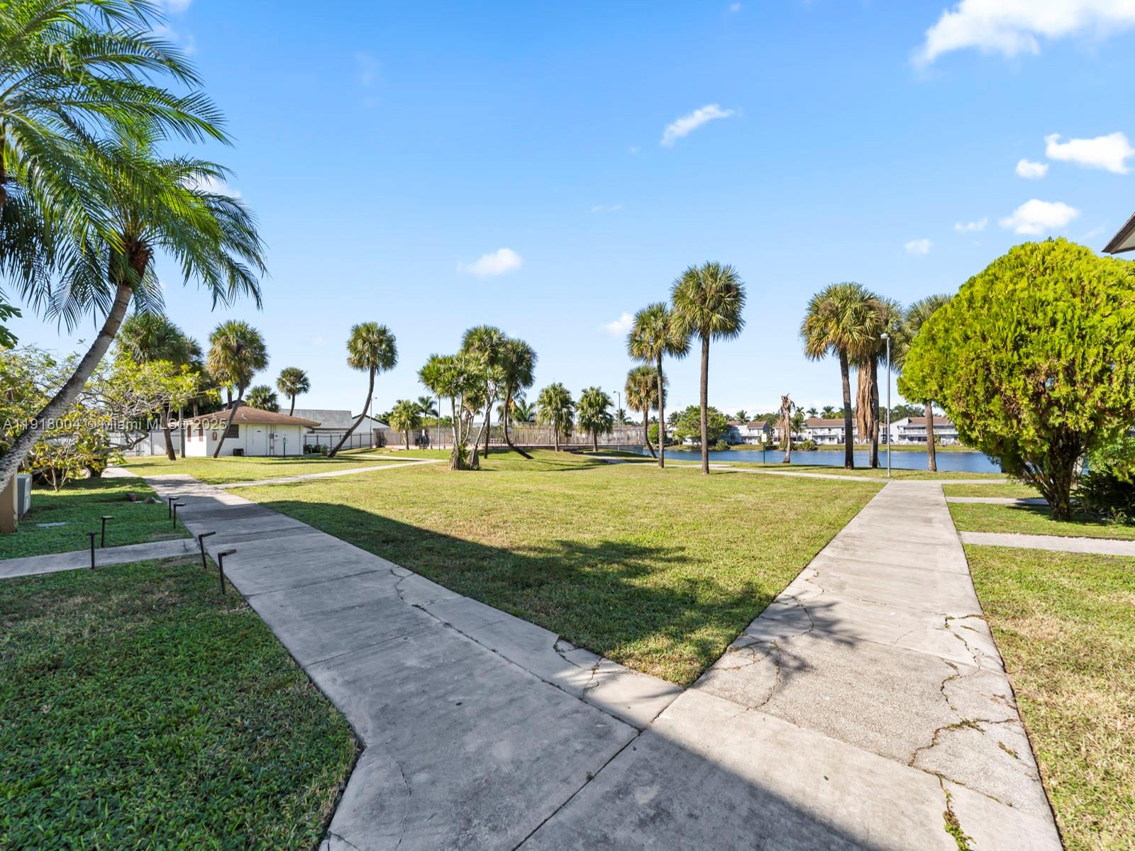 WOODS LANDING CONDO PH I - Residential