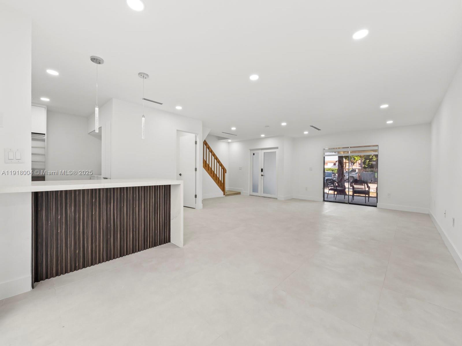 WOODS LANDING CONDO PH I - Residential