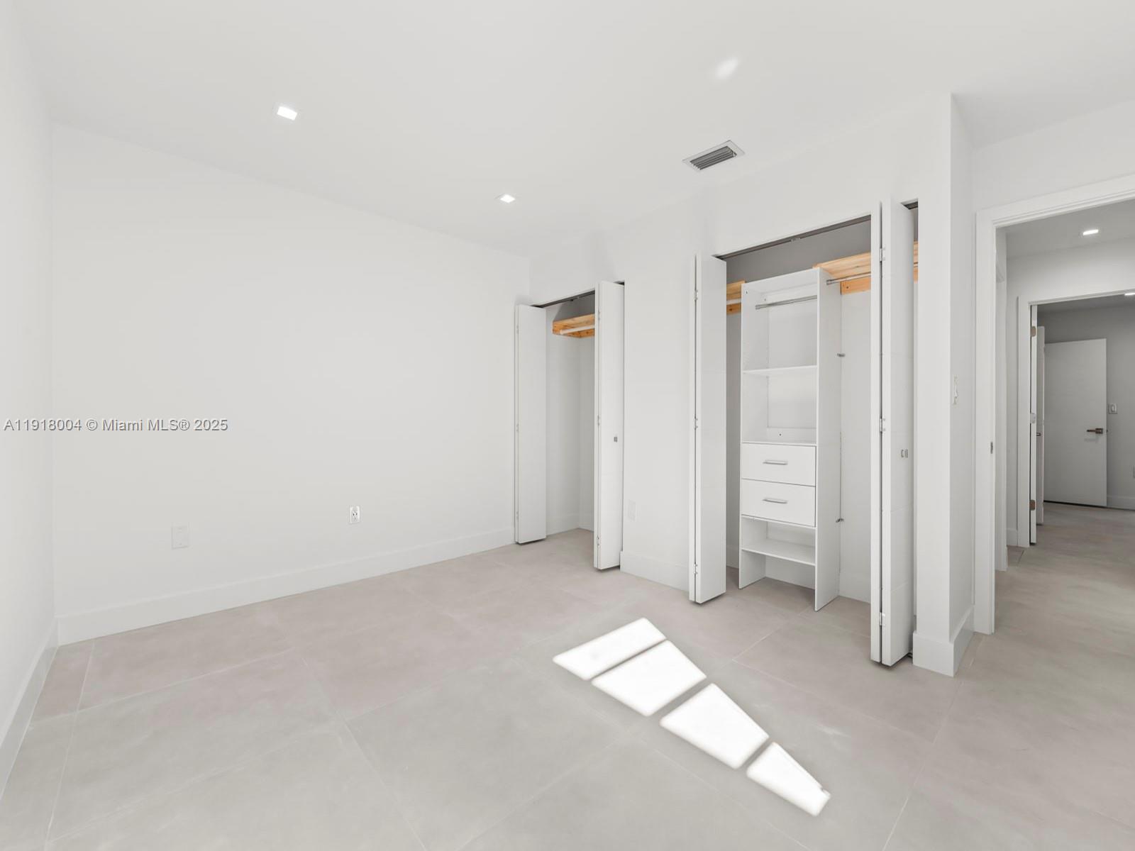 WOODS LANDING CONDO PH I - Residential