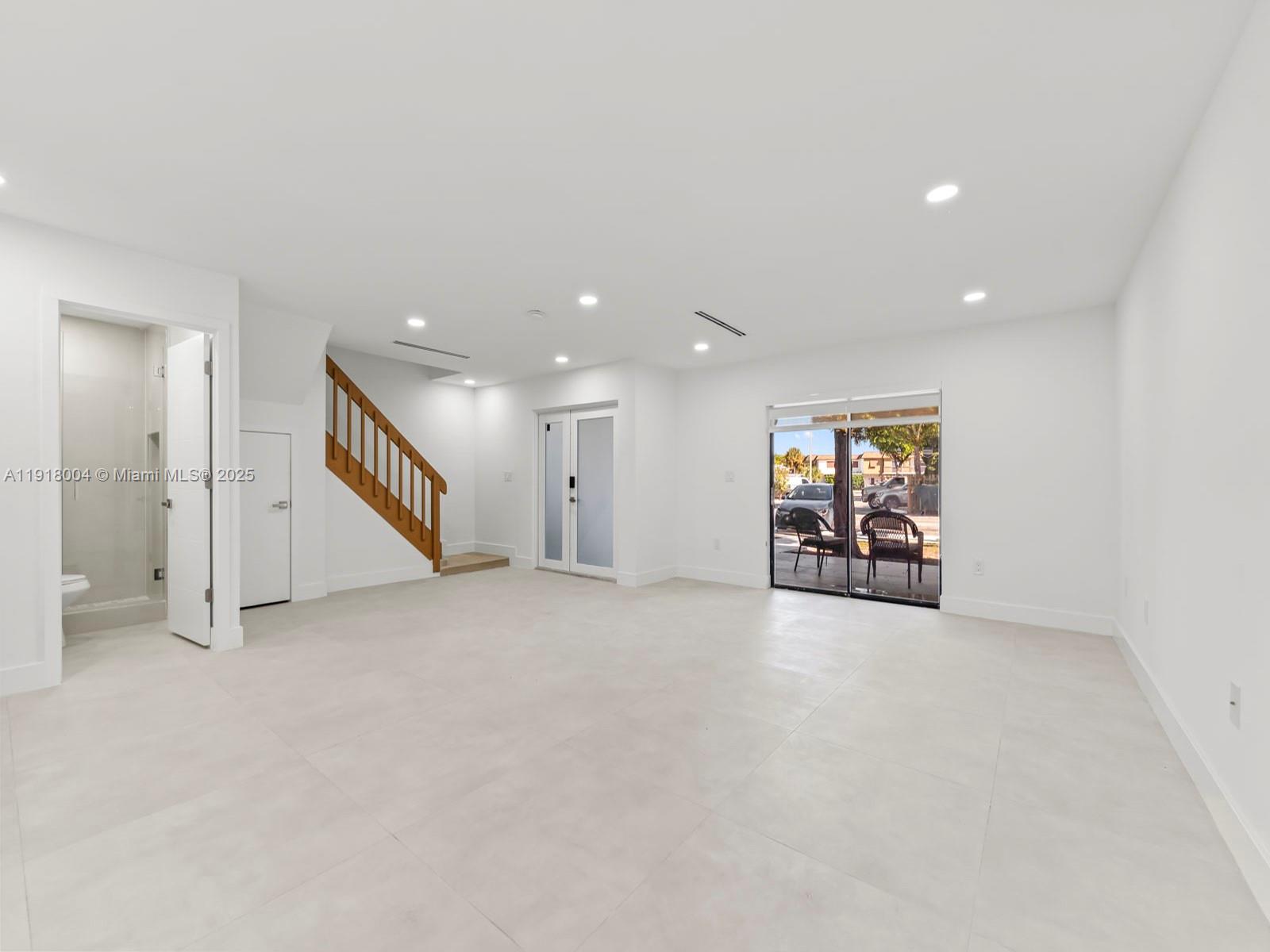 WOODS LANDING CONDO PH I - Residential