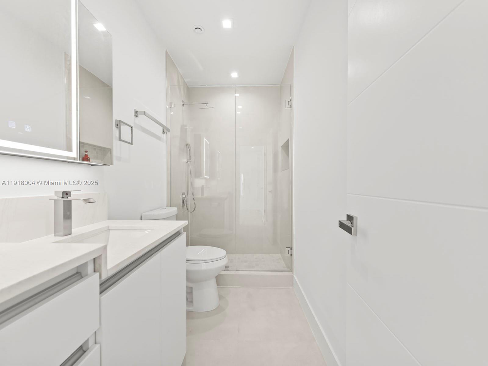 WOODS LANDING CONDO PH I - Residential