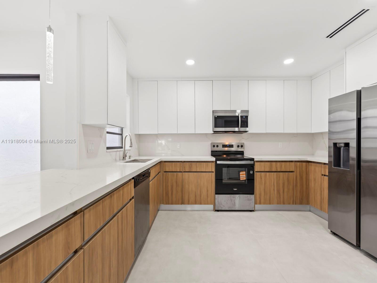 WOODS LANDING CONDO PH I - Residential