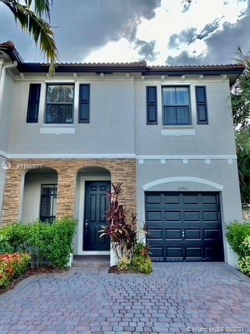 Enjoy this Spacious 3bd 2.5Bth Townhouse in Silver Lakes. Corner unit with Patio, garage, freshly paint.