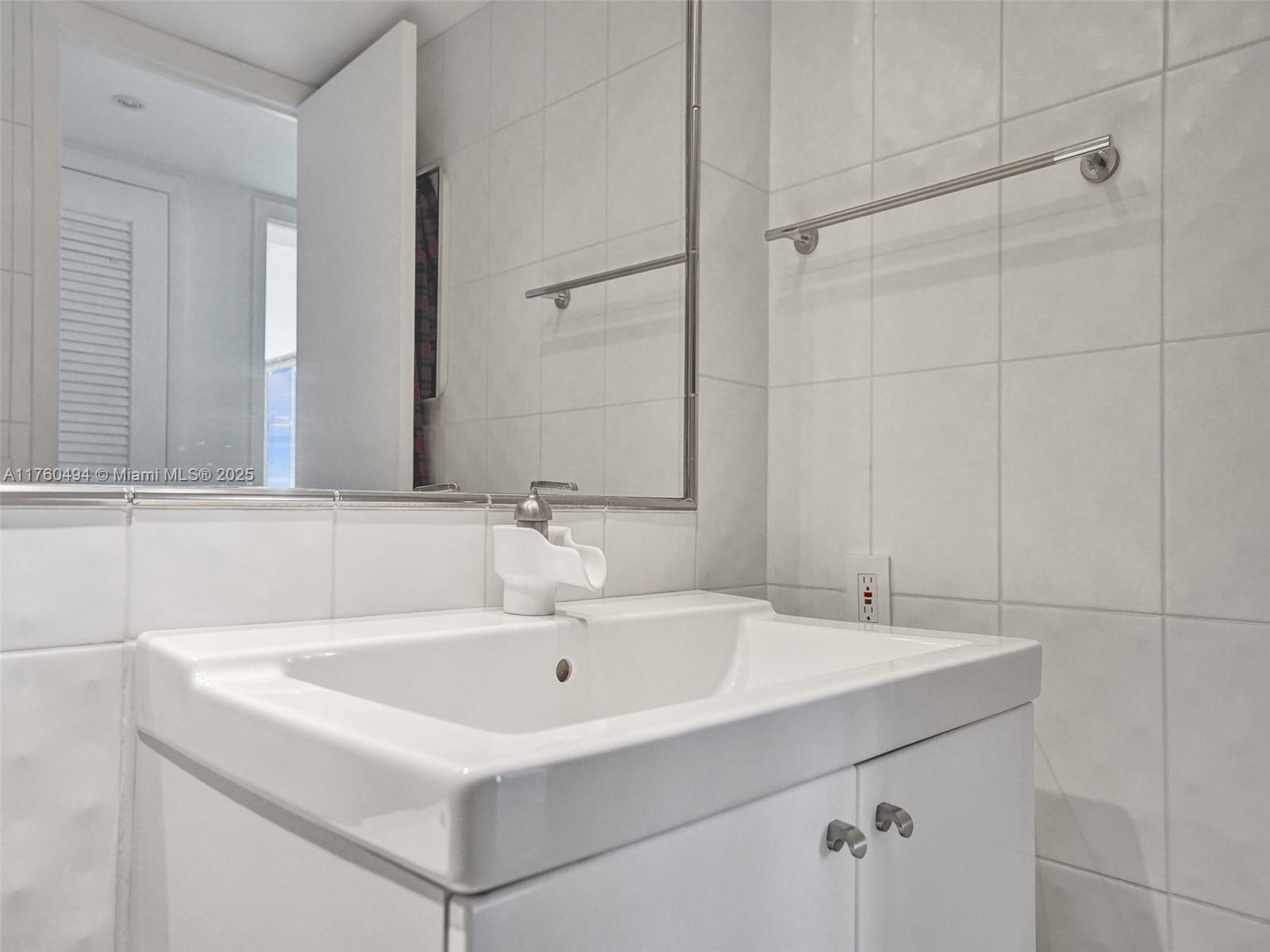 TRAFALGAR TOWERS CONDOMIN - Residential