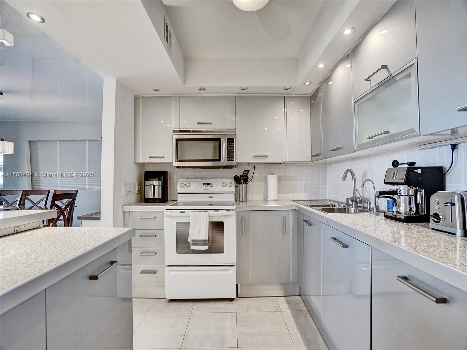 TRAFALGAR TOWERS CONDOMIN - Residential