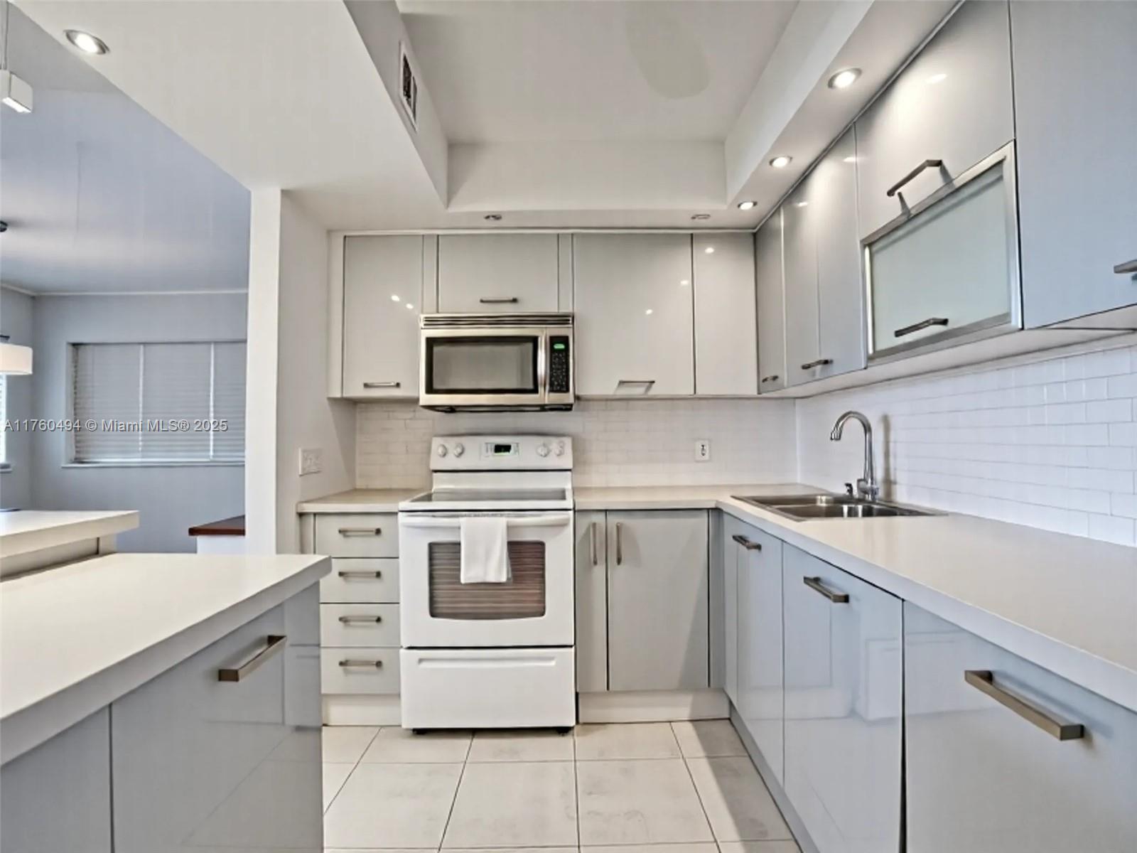 TRAFALGAR TOWERS CONDOMIN - Residential