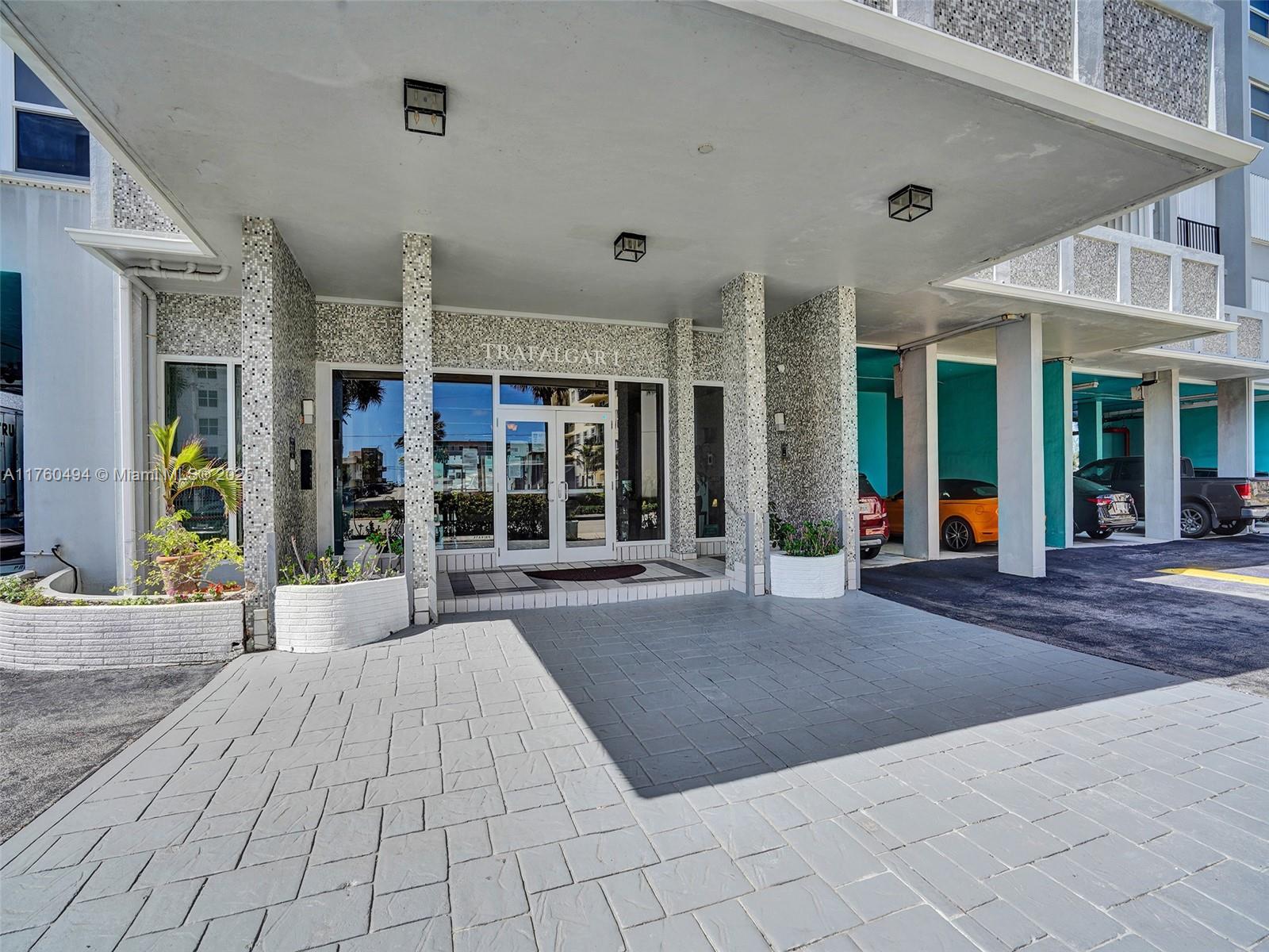 TRAFALGAR TOWERS CONDOMIN - Residential