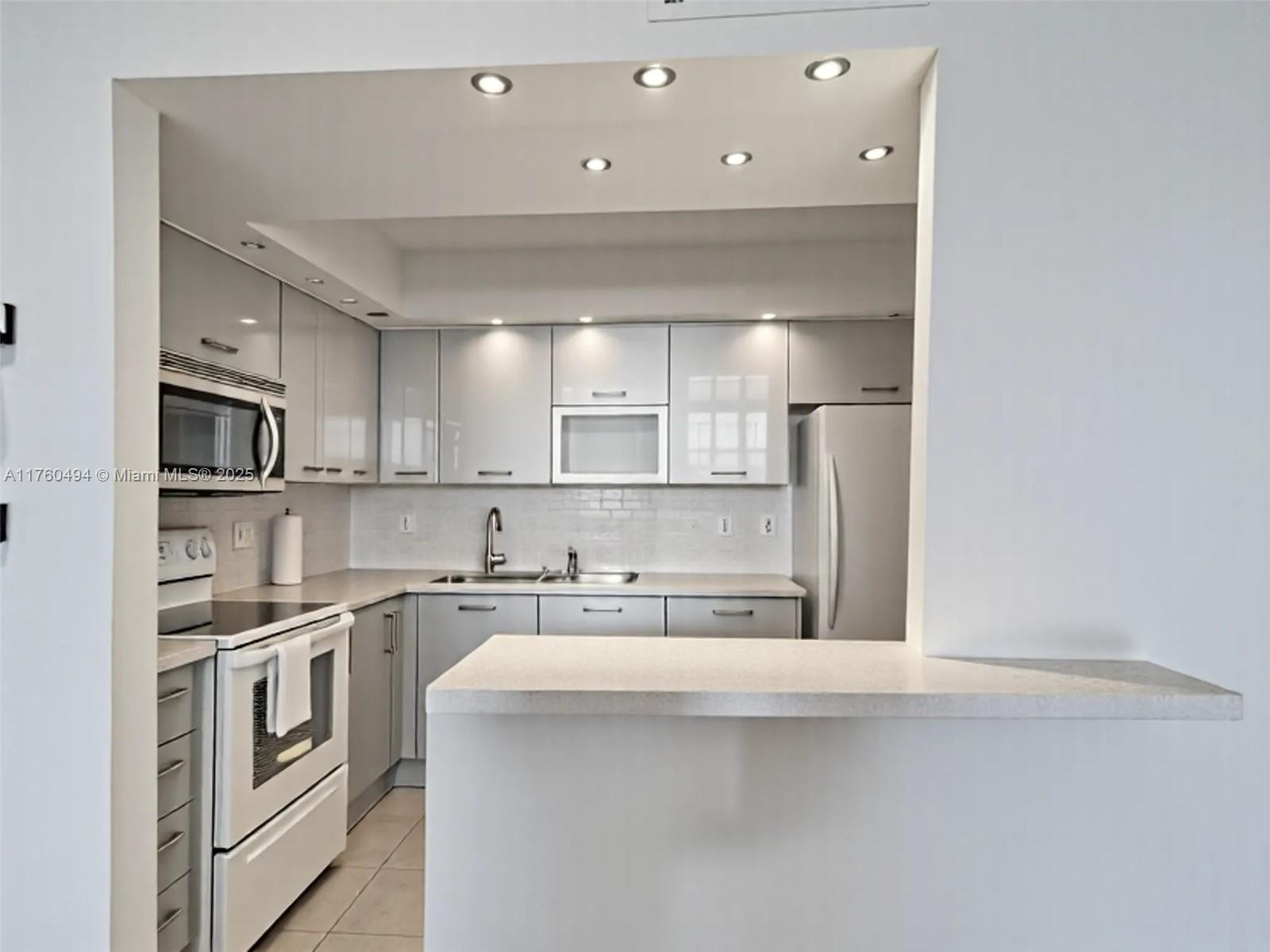 TRAFALGAR TOWERS CONDOMIN - Residential