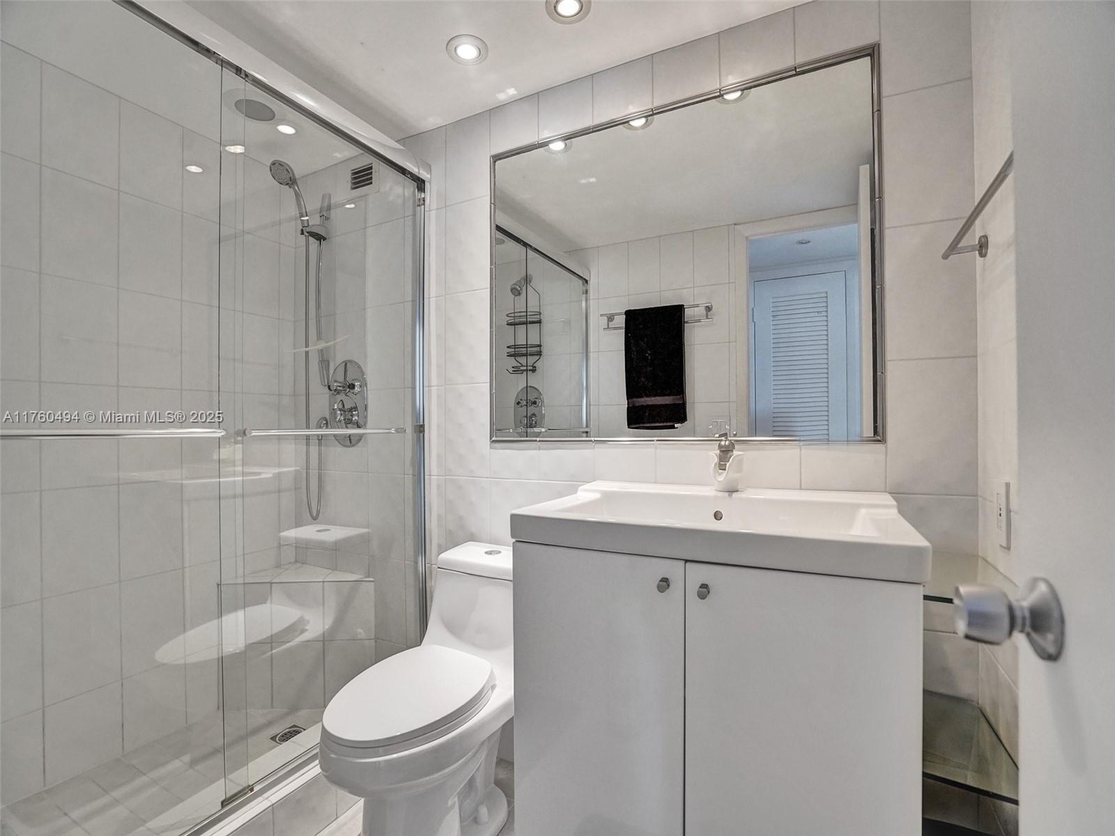 TRAFALGAR TOWERS CONDOMIN - Residential