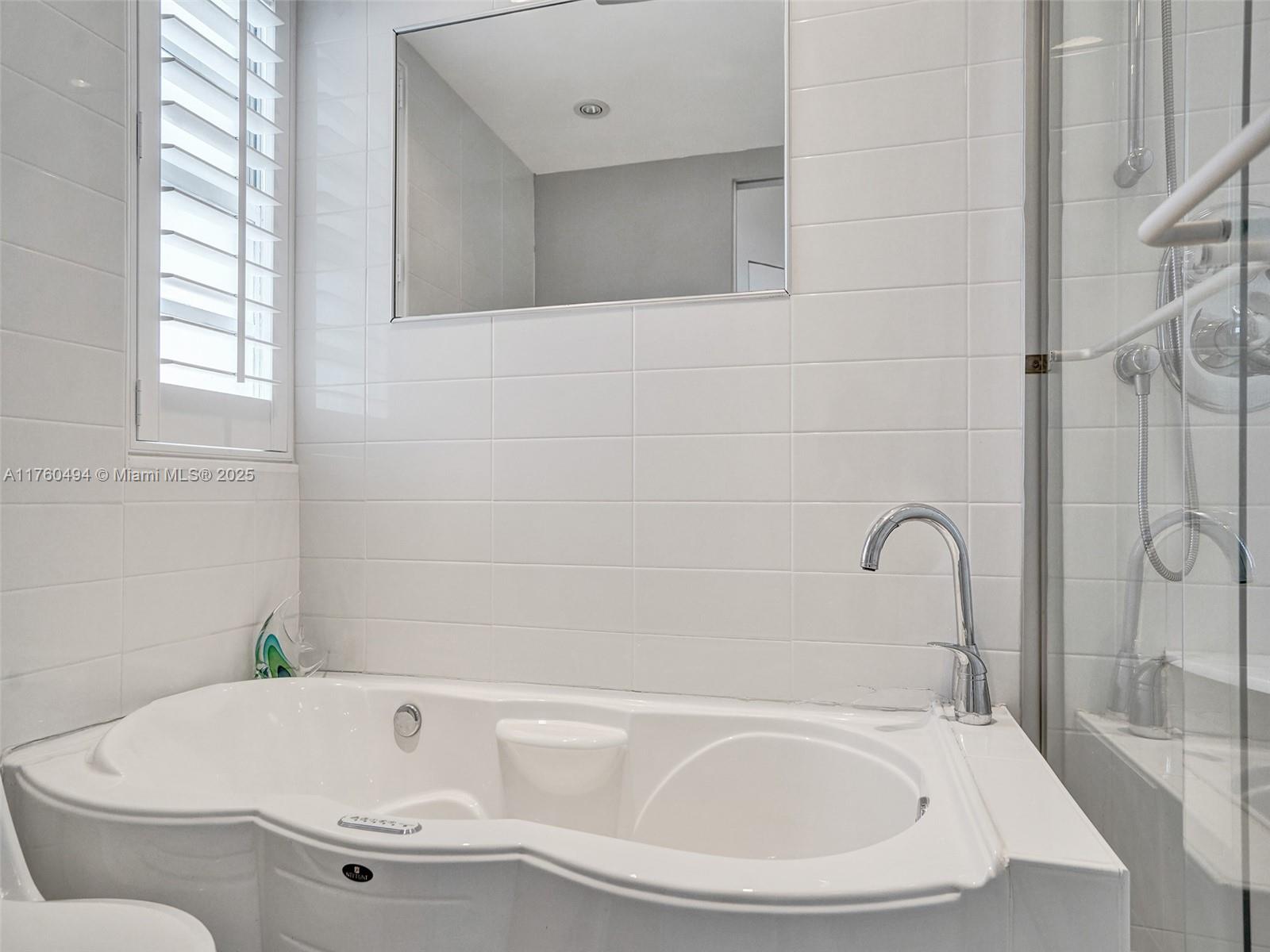 TRAFALGAR TOWERS CONDOMIN - Residential