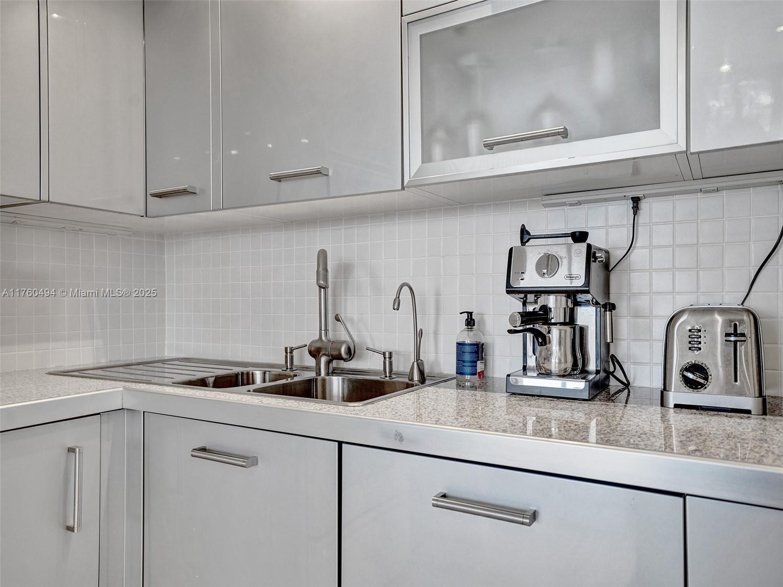 TRAFALGAR TOWERS CONDOMIN - Residential