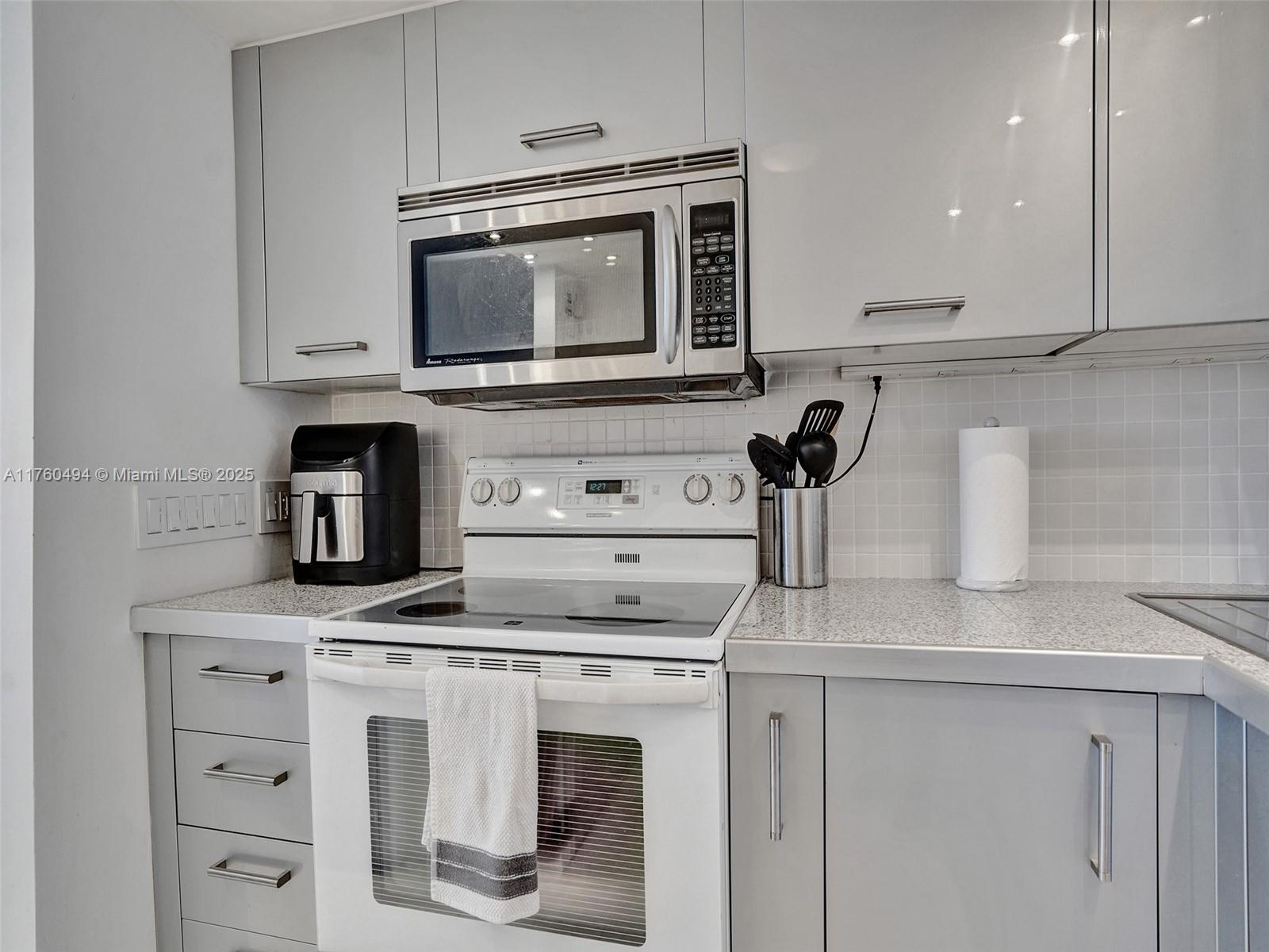 TRAFALGAR TOWERS CONDOMIN - Residential