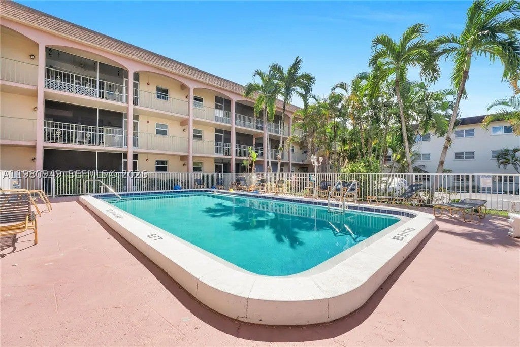 100 SE 6th Ave 207, Pompano Beach FL 33060