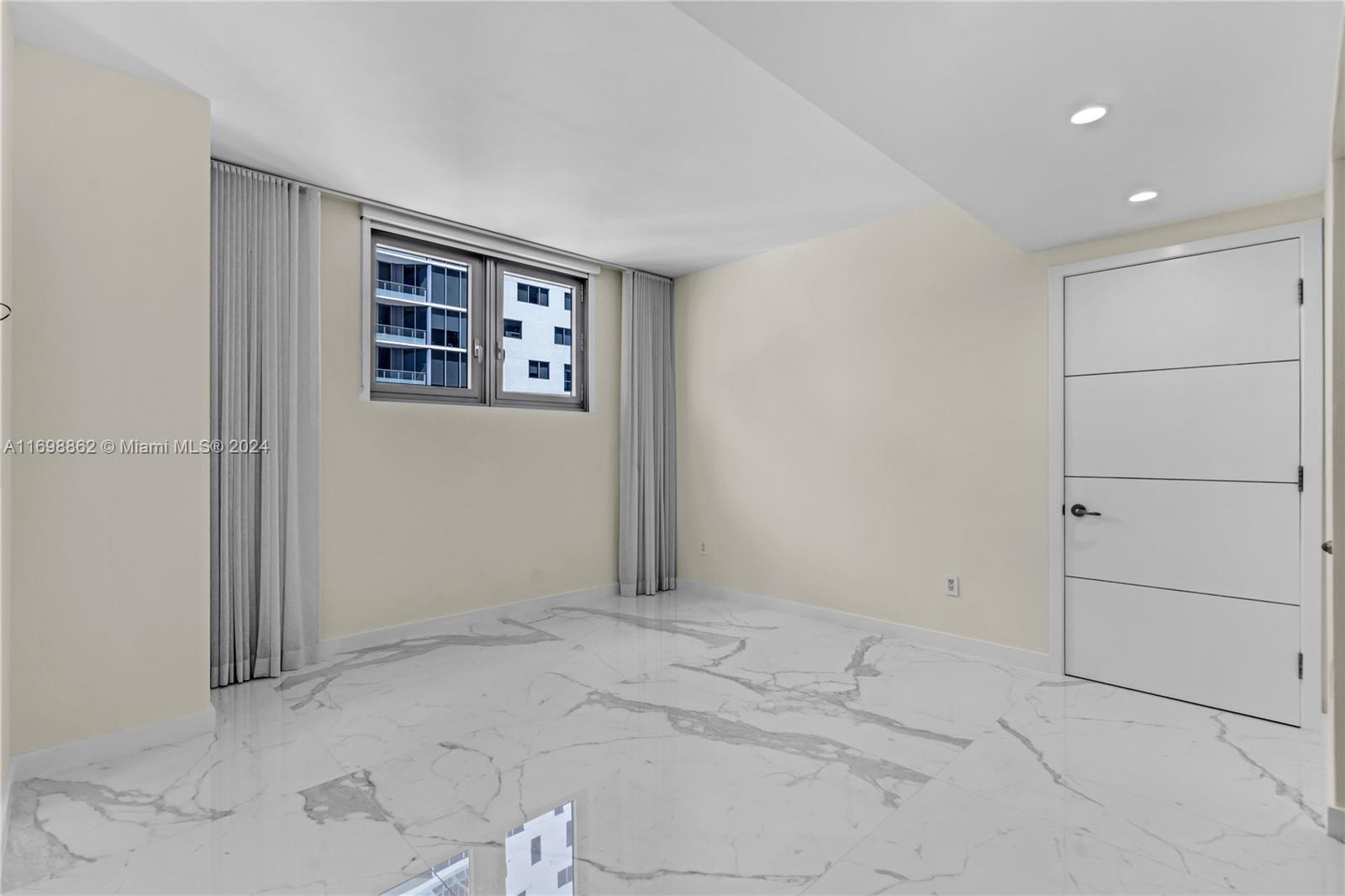 JADE RESIDENCES BRICKELL - Residential