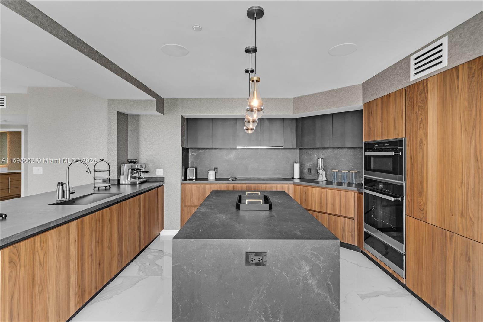 JADE RESIDENCES BRICKELL - Residential