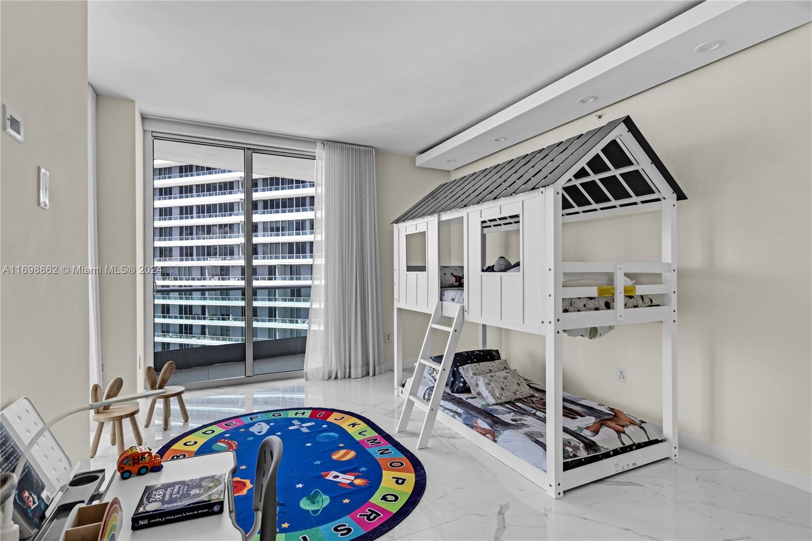 JADE RESIDENCES BRICKELL - Residential