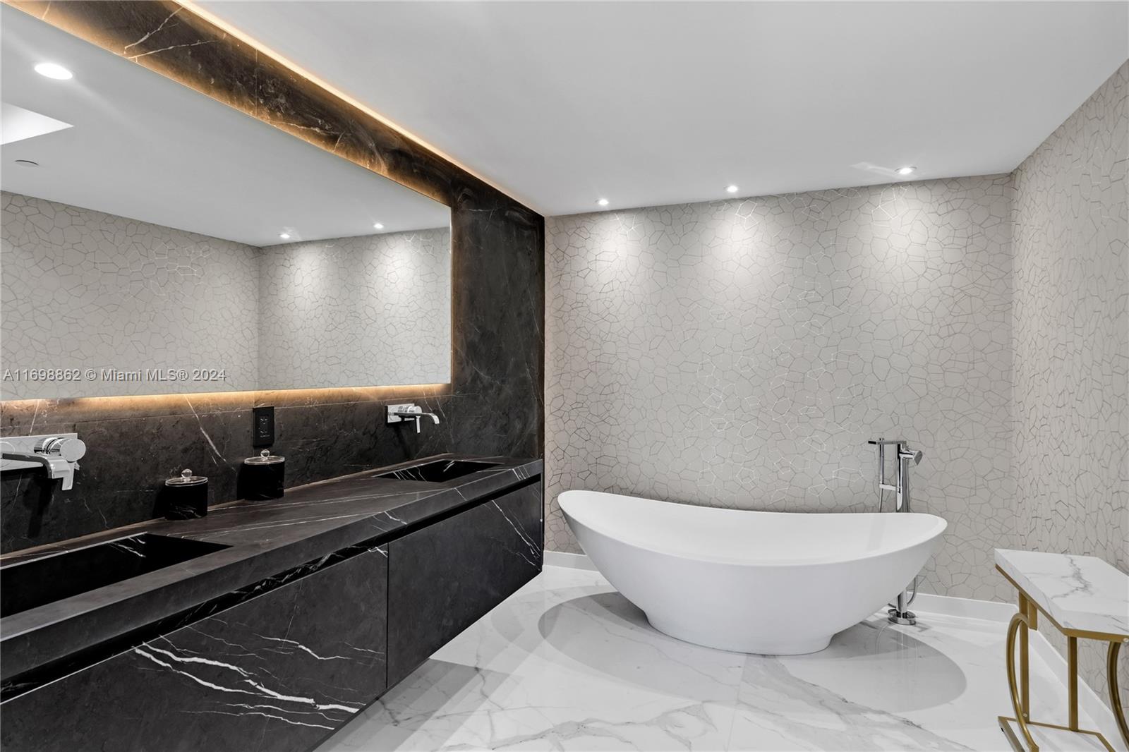 JADE RESIDENCES BRICKELL - Residential